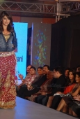 Priyanka chopra and ranbir walks the ramp for DHL Anjana Anjani show by Manish Malhotra - inditop.com2