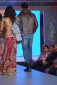 Priyanka chopra and ranbir walks the ramp for DHL Anjana Anjani show by Manish Malhotra - inditop.com22