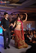 Priyanka chopra and ranbir walks the ramp for DHL Anjana Anjani show by Manish Malhotra - inditop.com26