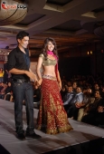 Priyanka chopra and ranbir walks the ramp for DHL Anjana Anjani show by Manish Malhotra - inditop.com27