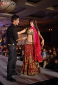 Priyanka chopra and ranbir walks the ramp for DHL Anjana Anjani show by Manish Malhotra - inditop.com28