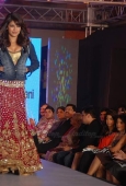 Priyanka chopra and ranbir walks the ramp for DHL Anjana Anjani show by Manish Malhotra - inditop.com3