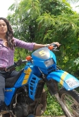 Sameera reddy learns to ride a bike - inditop.com19