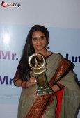 Vidya Balan with Martin Luther King 3 at Priyadarshni Award - inditop.com2