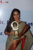 Vidya Balan with Martin Luther King 3 at Priyadarshni Award - inditop.com4