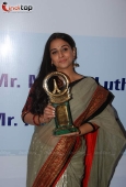 Vidya Balan with Martin Luther King 3 at Priyadarshni Award - inditop.com5