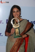 Vidya Balan with Martin Luther King 3 at Priyadarshni Award - inditop.com6