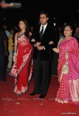 Aishwariya and Abhishek at Star Screen Awards red carpet - inditop.com 