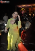 Aishwarya, Abhishek & Bigb at Fardeen Khan sister Laila Khan wedding reception to Frahan Furniturewala - inditop.com 5