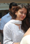 Aishwarya, Abhishek, Jaya and Shweta Bachchan at Durga Pooja 1