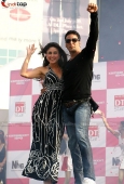 Akshay Kumar and Kareena Kapoor at DLF Place, Saket in New Delhi for promotion of their film Kambakkht Ishq 