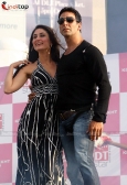 Akshay Kumar and Kareena Kapoor at DLF Place, Saket in New Delhi for promotion of their film Kambakkht Ishq 1