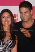 Akshay Kumar and Kareena Kapoor at DLF Place, Saket in New Delhi for promotion of their film Kambakkht Ishq 4