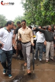 Akshay Kumar inspecting the Roads of Mumbai - inditop.com15