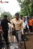 Akshay Kumar inspecting the Roads of Mumbai - inditop.com18