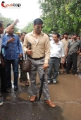 Akshay Kumar inspecting the Roads of Mumbai - inditop.com21