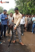 Akshay Kumar inspecting the Roads of Mumbai - inditop.com24