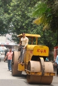 Akshay Kumar inspecting the Roads of Mumbai - inditop.com3