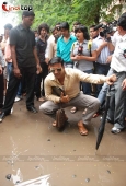 Akshay Kumar inspecting the Roads of Mumbai - inditop.com38