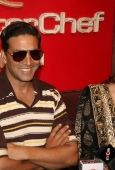 Akshay and Aishwarya on the sets of Master Chef - inditop.com29