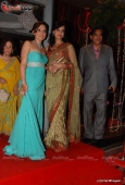 Amisha Patel & Dia Mirza at Other Celebs at Fardeen Khan sister Laila Khan wedding reception - inditop.com 11