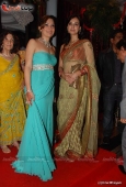 Amisha Patel & Dia Mirza at Other Celebs at Fardeen Khan sister Laila Khan wedding reception - inditop.com 14