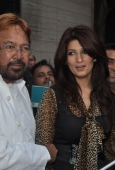 Beautiful Twinkle khanna inaugurate Prithvi Soni exhibition - inditop.com11