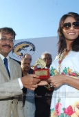 Bipasha & Saif at Vandrewala cup - inditop.com 14