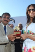 Bipasha & Saif at Vandrewala cup - inditop.com 15