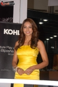 Bipasha Basu and Mandira at Kohler pressure play games event - inditop.com