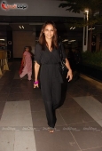 Bipasha Basu and Sharman arrive back in Mumbai From IIFA - inditop.com3