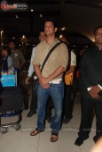 Bipasha Basu and Sharman arrive back in Mumbai From IIFA - inditop.com5