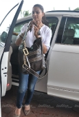 Bipasha Basu entering Taj Lands End for a meeting - inditop.com2