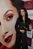 Celina Jaitley at LIFW beauty saloon - inditop.com 25