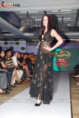 Celina Jaitley, Rahul Bose with designer Rina Dhaka, Dev R Nil at Signature fashion show - inditop.com32