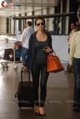 Cute Kangana Ranaut & Sanjay Dutt arrive back in Mumbai From IIFA - inditop.com