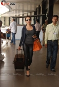 Cute Kangana Ranaut & Sanjay Dutt arrive back in Mumbai From IIFA - inditop.com1