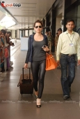 Cute Kangana Ranaut & Sanjay Dutt arrive back in Mumbai From IIFA - inditop.com3