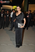 Deepika Padukone, Hrithik, Mugdha Godse at Filmfare red carpet set - inditop.com 