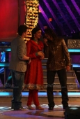 Deepika padukone and Neil on the sets of Chote Ustad - inditop.com1