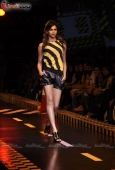 Deepika padukone walks for Shantanu Nikhil at LFW 2010 - inditop.com 1