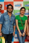 Dia Mirza & Arshad promote hum tum aur Ghost on Radiocity - inditop.com 6