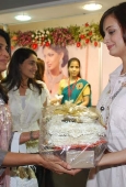 Dia Mirza & Bhagyashree at Design One exhibition hosted by Sahachari foundation - inditop.com4