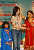 Dia Mirza launches book Prernaa - inditop.com 10