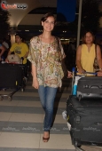 Dia Mirza, Zarine Khan arrive back in Mumbai From IIFA - inditop.com2