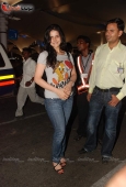 Dia Mirza, Zarine Khan arrive back in Mumbai From IIFA - inditop.com6