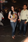 Dia Mirza, Zarine Khan arrive back in Mumbai From IIFA - inditop.com7