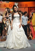 Isha Koppikar and Aarti Chabbria walk the ramp for Bharat n Dorris on day 2 - inditop.com 16