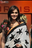 Isha Koppikar and Aarti Chabbria walk the ramp for Bharat n Dorris on day 2 - inditop.com 21