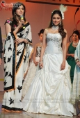 Isha Koppikar and Aarti Chabbria walk the ramp for Bharat n Dorris on day 2 - inditop.com 8